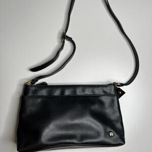 Vintage Etienne Aigner Black Leather Shoulder Bag Purse Gold Hardware Classic